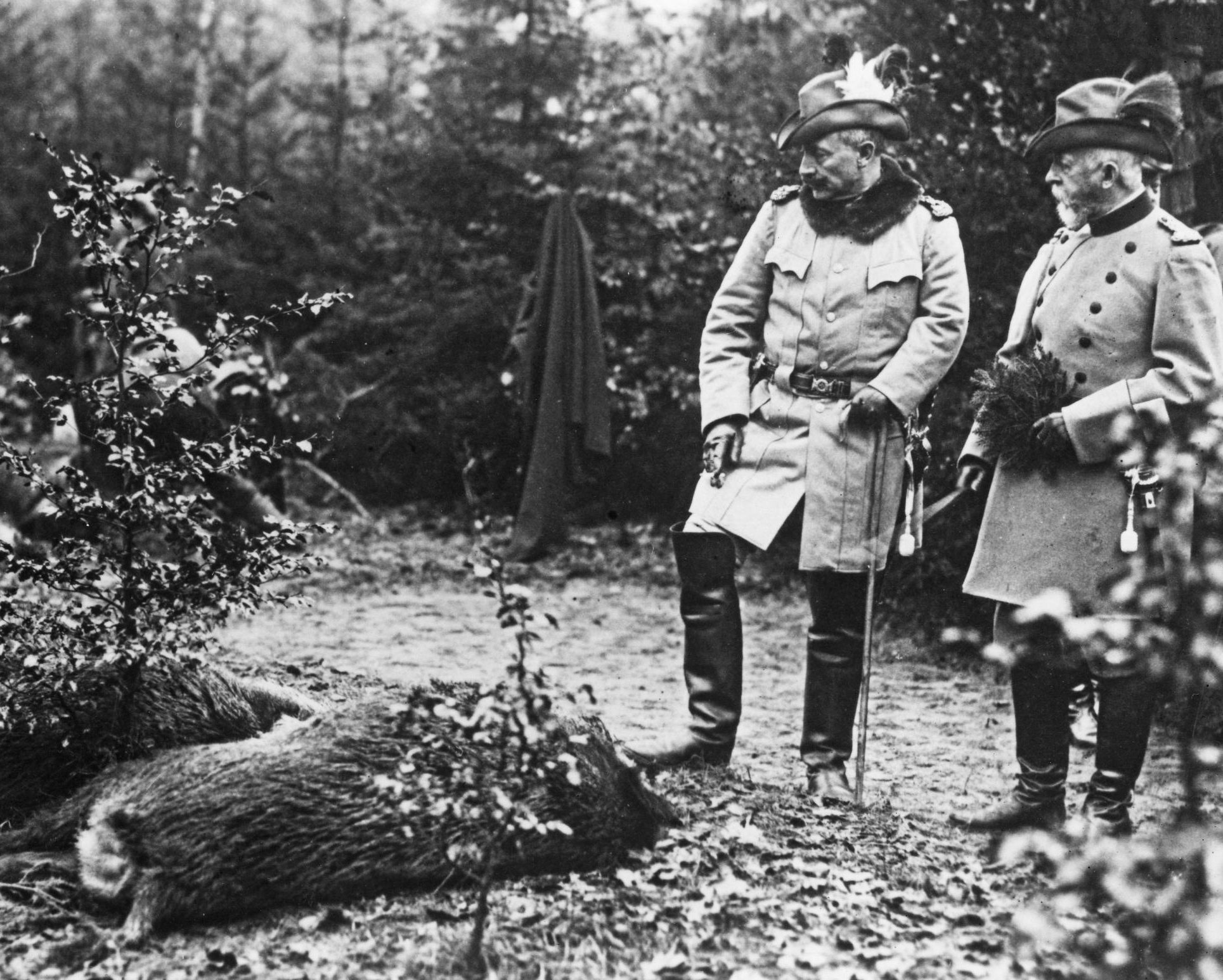 Wilhelm_II._Sauenjagd_cropped.jpg