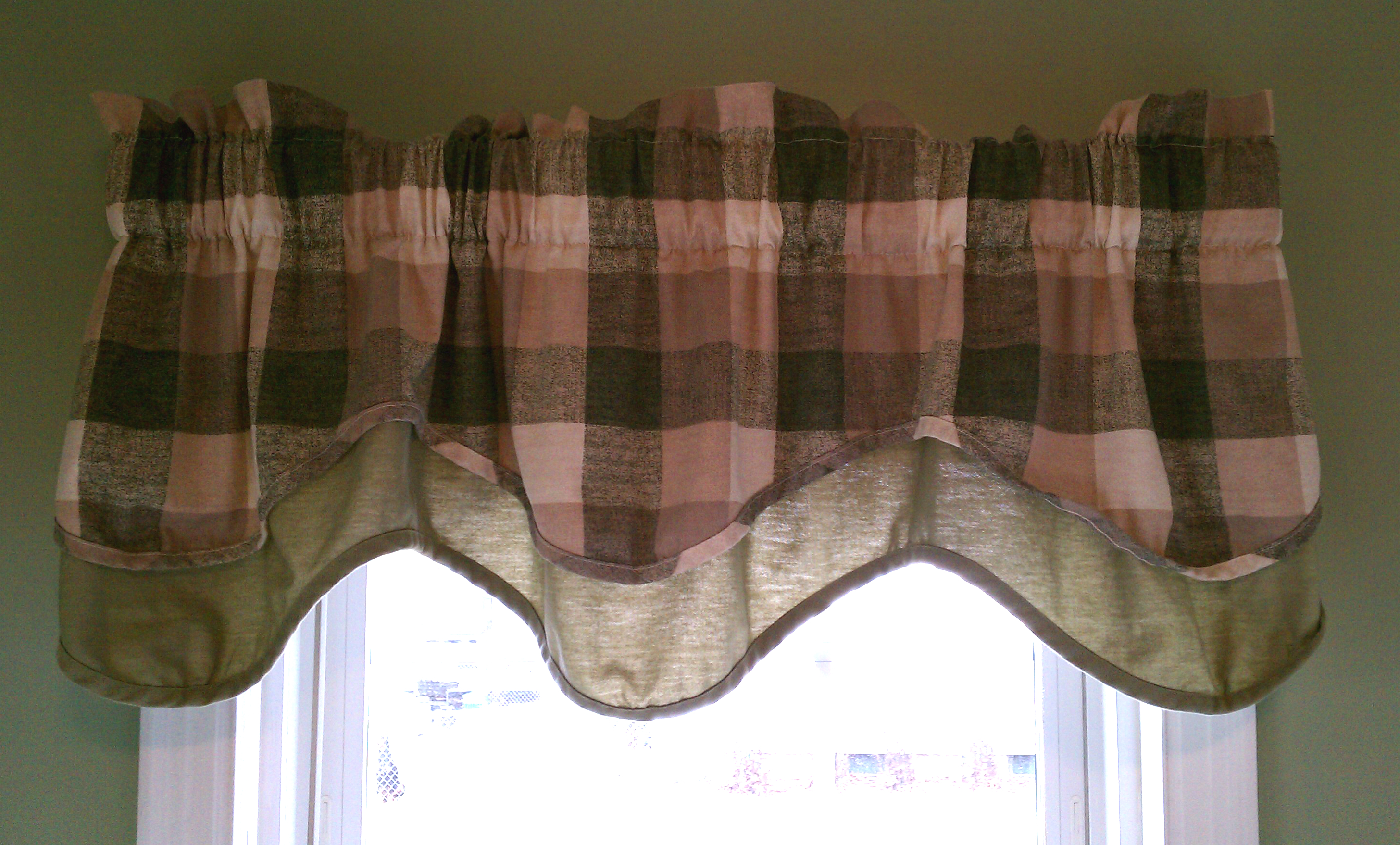 Window Valance Wikipedia, How To Put On Valance With Curtains