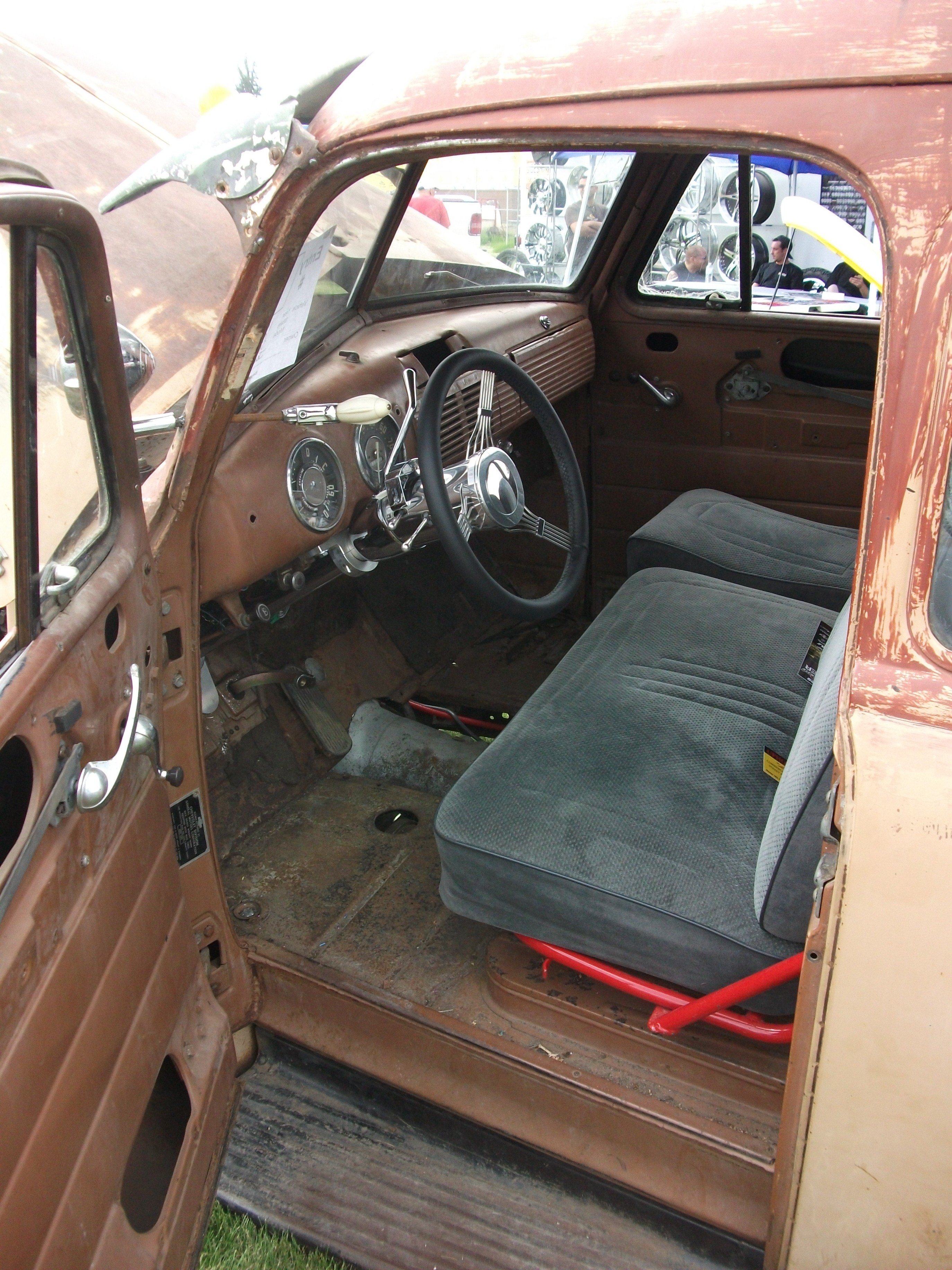 File 1952 Chevrolet Suburban Interior Jpg Wikimedia Commons