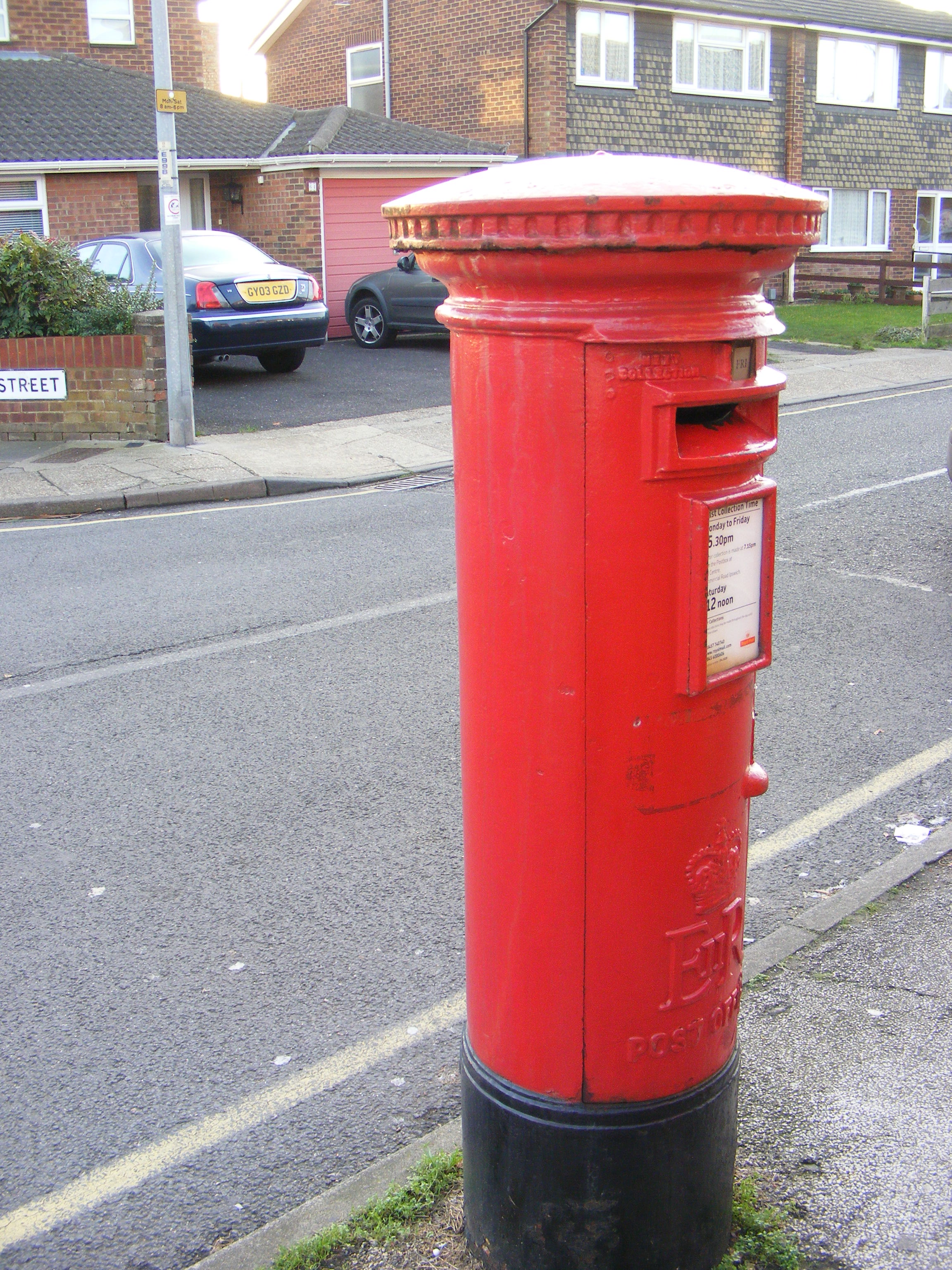 File 57 Milton Street Postbox geograph 2752775.jpg