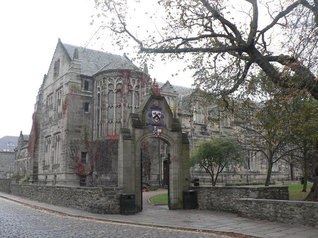 File:Aberdeen, gateway, King's College - geograph.org.uk - 597961.jpg