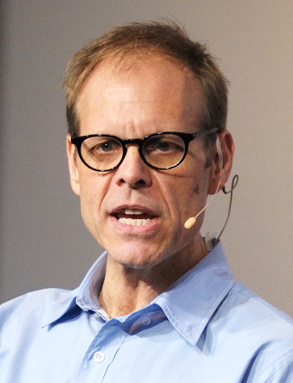 Alton brown (cropped).jpg