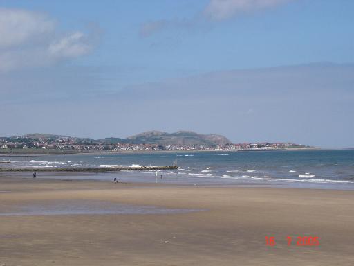 File:Bae Colwyn Beach - geograph.org.uk - 27668.jpg