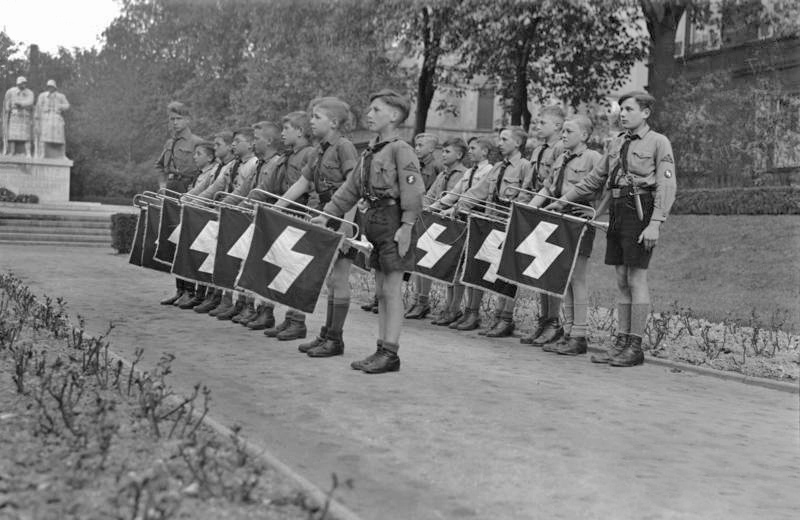 File:Bundesarchiv Bild 133-151, Worms, Fanfarenkorps des Jungvolkes.jpg