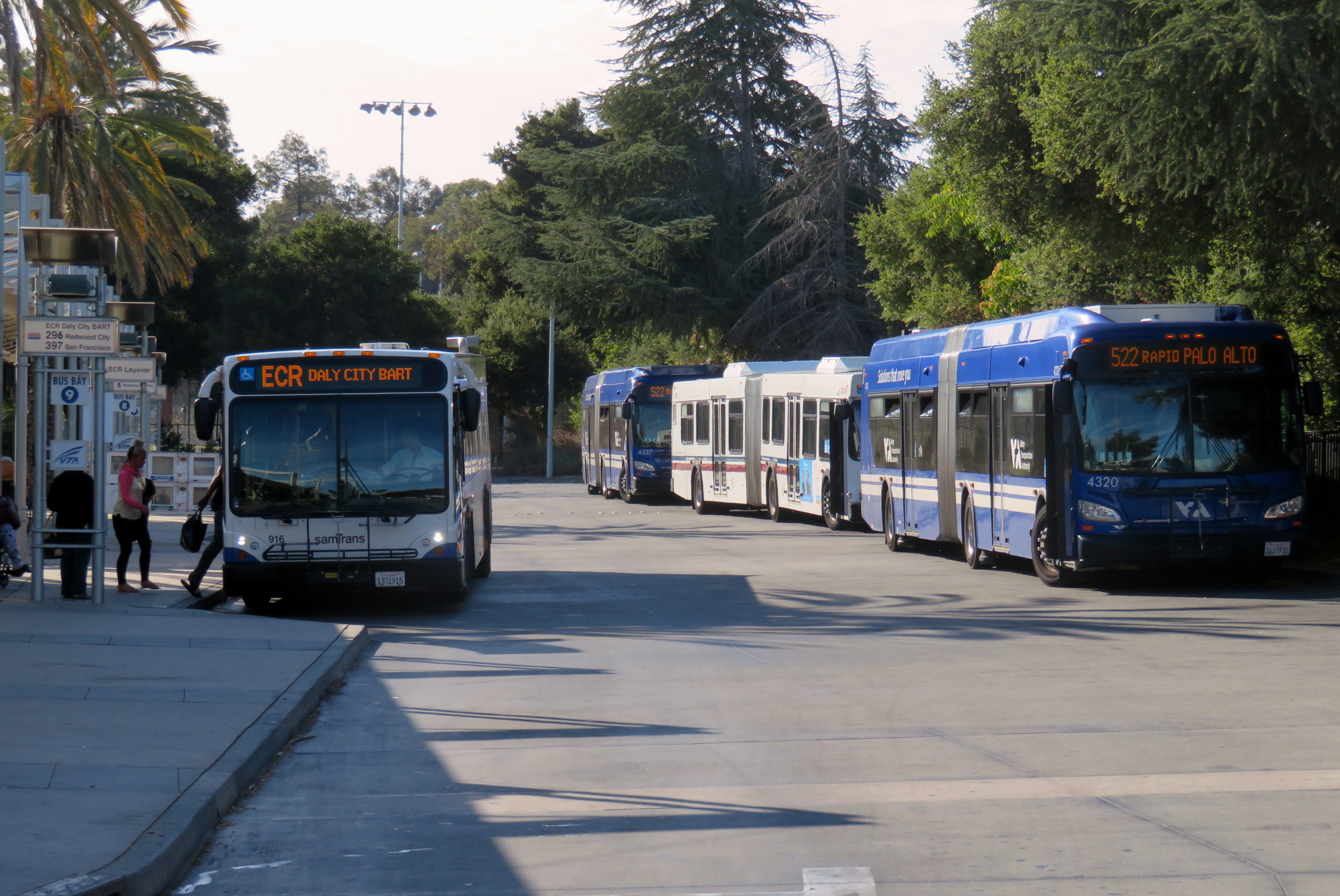 Buses_at_Palo_Alto_station,_July_2018.JP