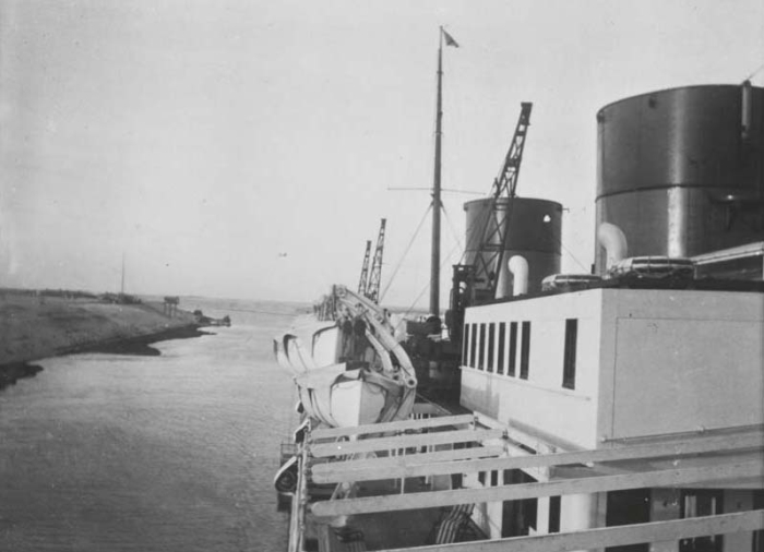 File:COLLECTIE TROPENMUSEUM Het Suezkanaal gezien vanaf de mailboot Johan Van Oldenbarneveld TMnr 60018223.jpg