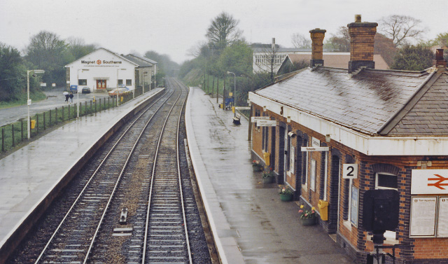 File:Camborne railway station 2030352 117a8840.jpg