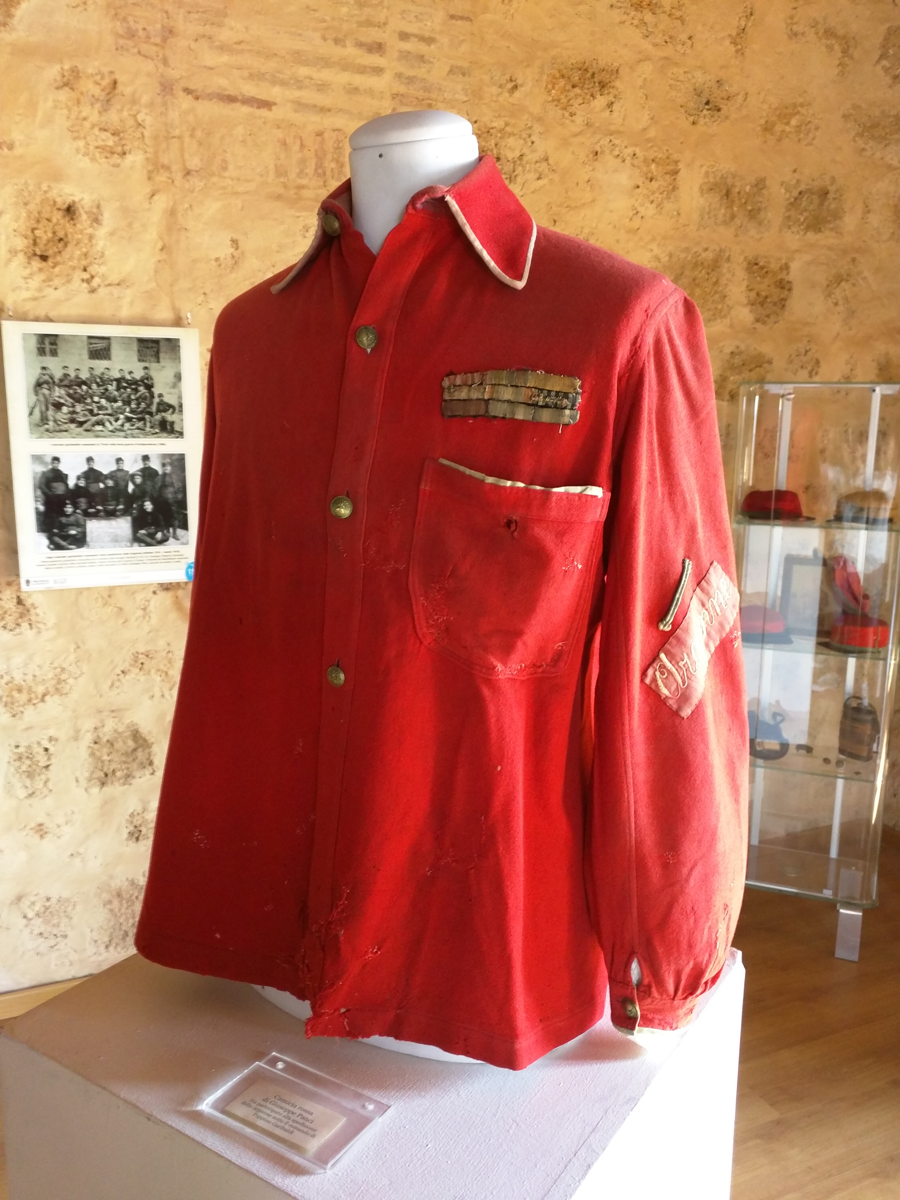 File:Camicia rossa, garibaldini.jpg - Wikimedia Commons