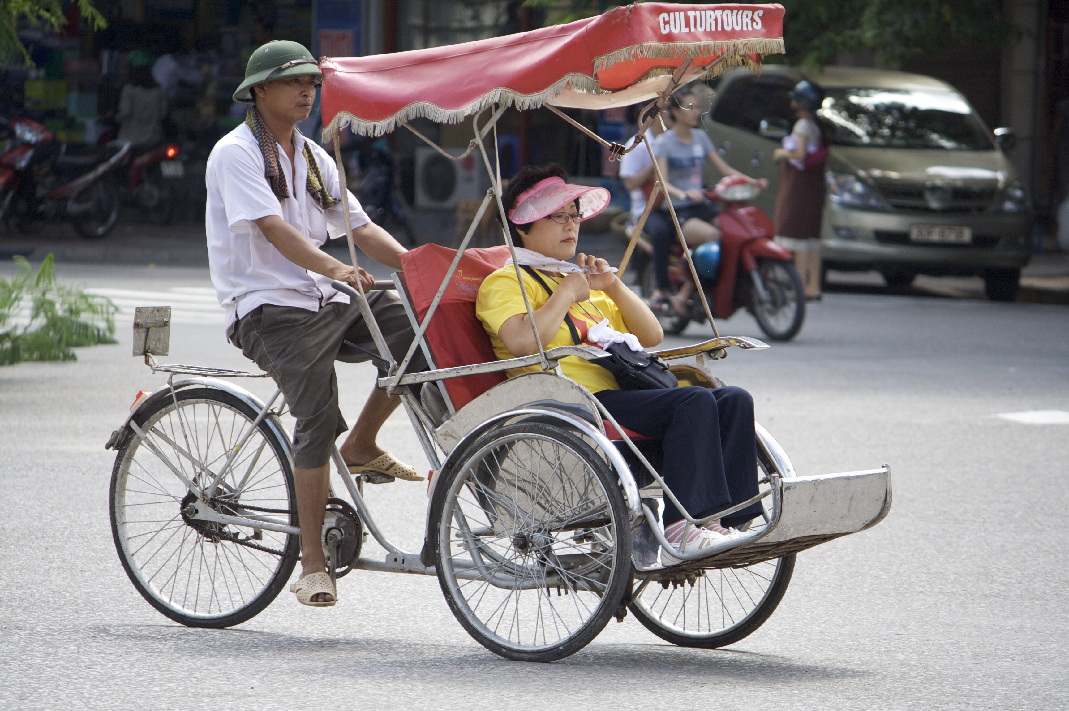 File:Cycle rickshaw in Hanoi.jpg - Wikimedia Commons