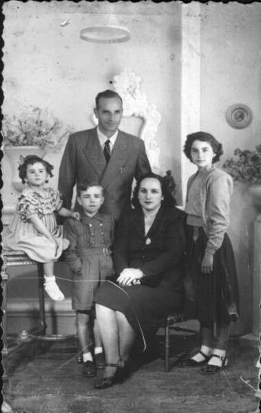 File:Familia Martin Barea.jpg