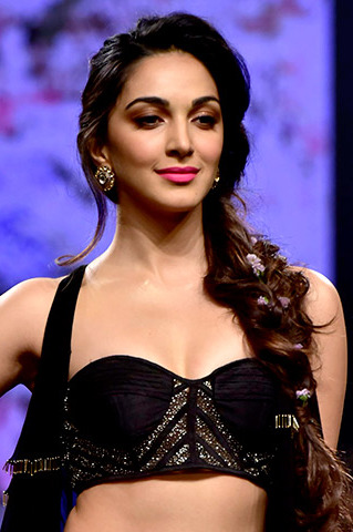 Kiara Advani walked the ramp at the Lakme Fashion Week 2018 (07) (cropped)