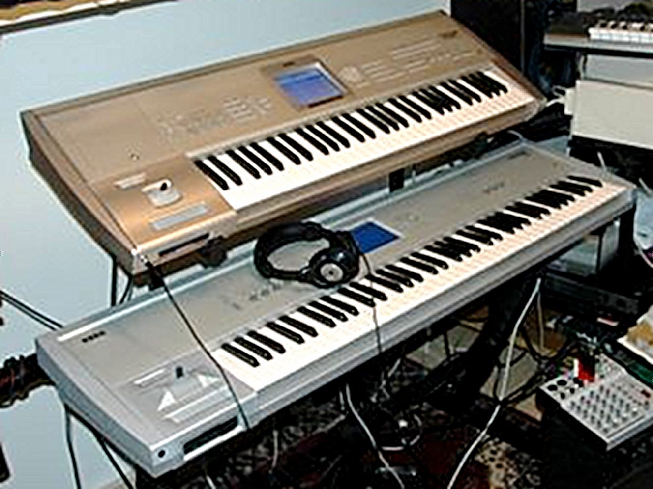 File:Korg Triton Studio & Pro.png - Wikimedia Commons