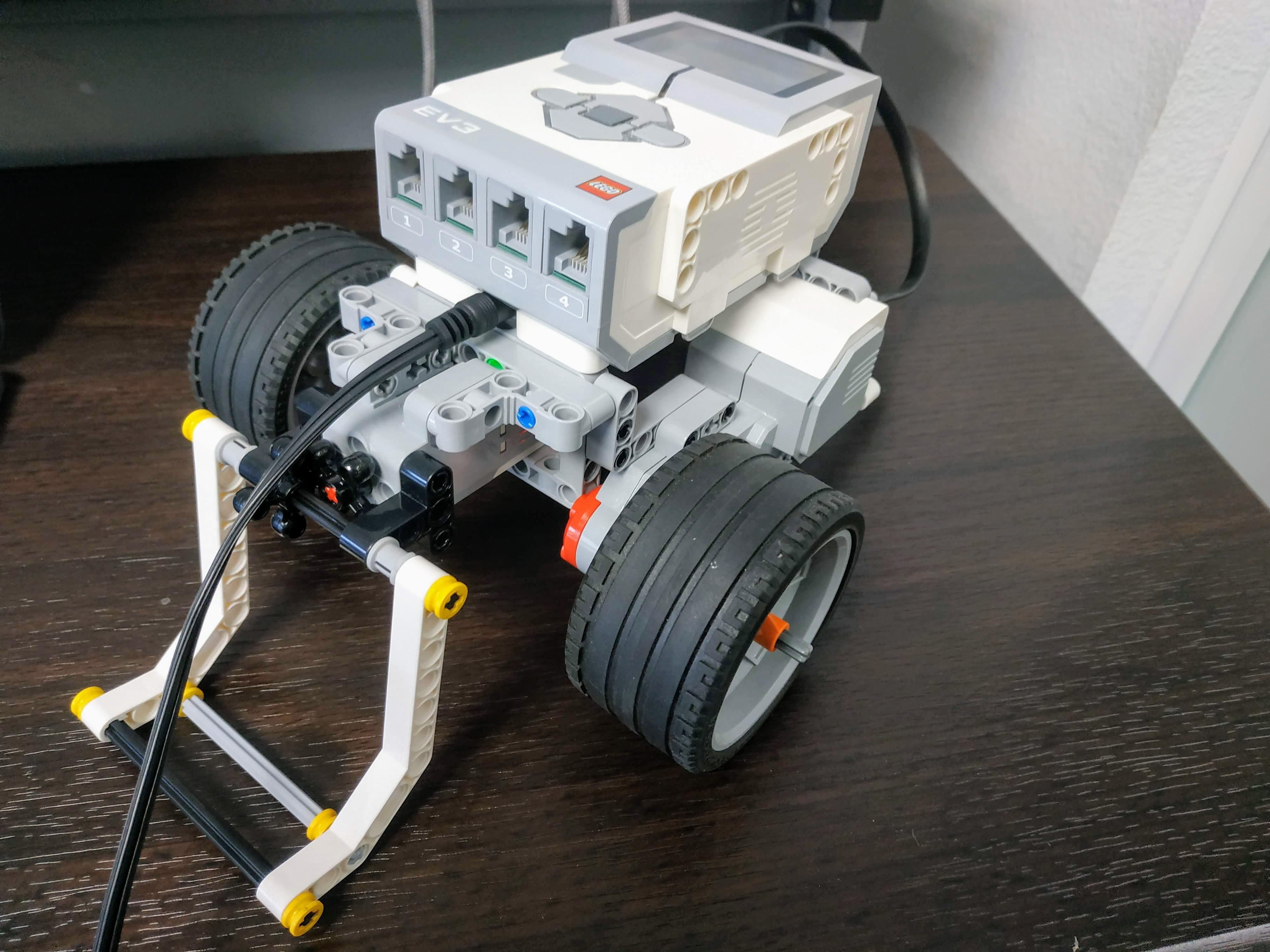 ik ben trots Belofte specificeren File:Lego Mindstorms EV3 Robot.jpg - Wikimedia Commons