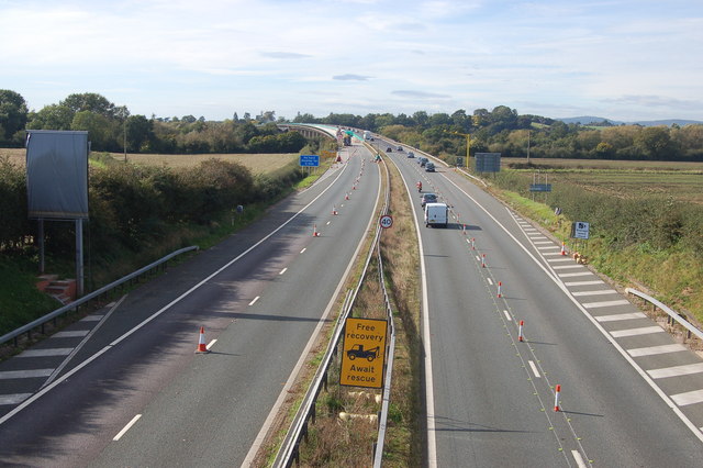 File:M50 west of junction 1 - geograph.org.uk - 1000345.jpg