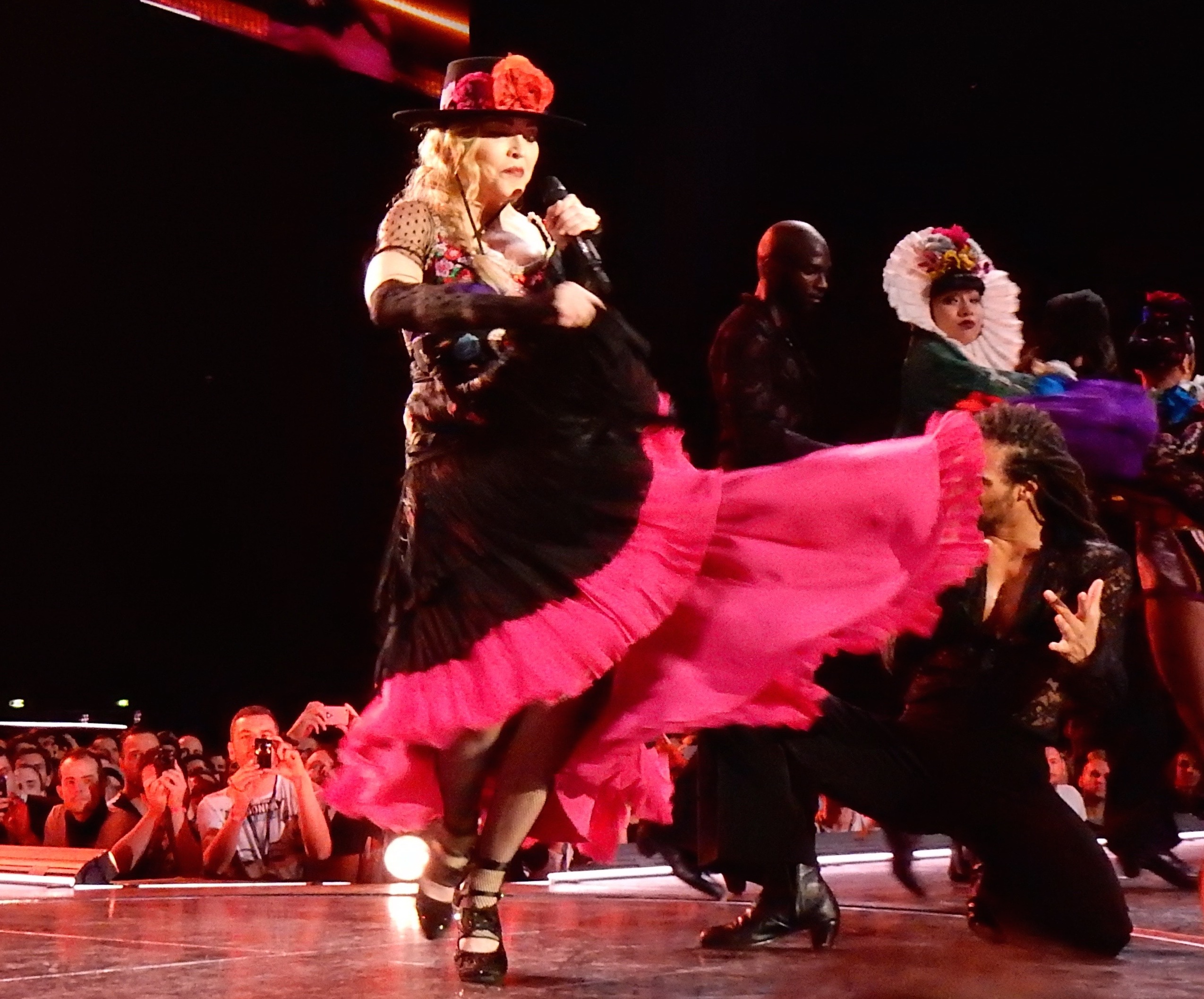 Madonna_-_Rebel_Heart_Tour_2015_-_Paris_