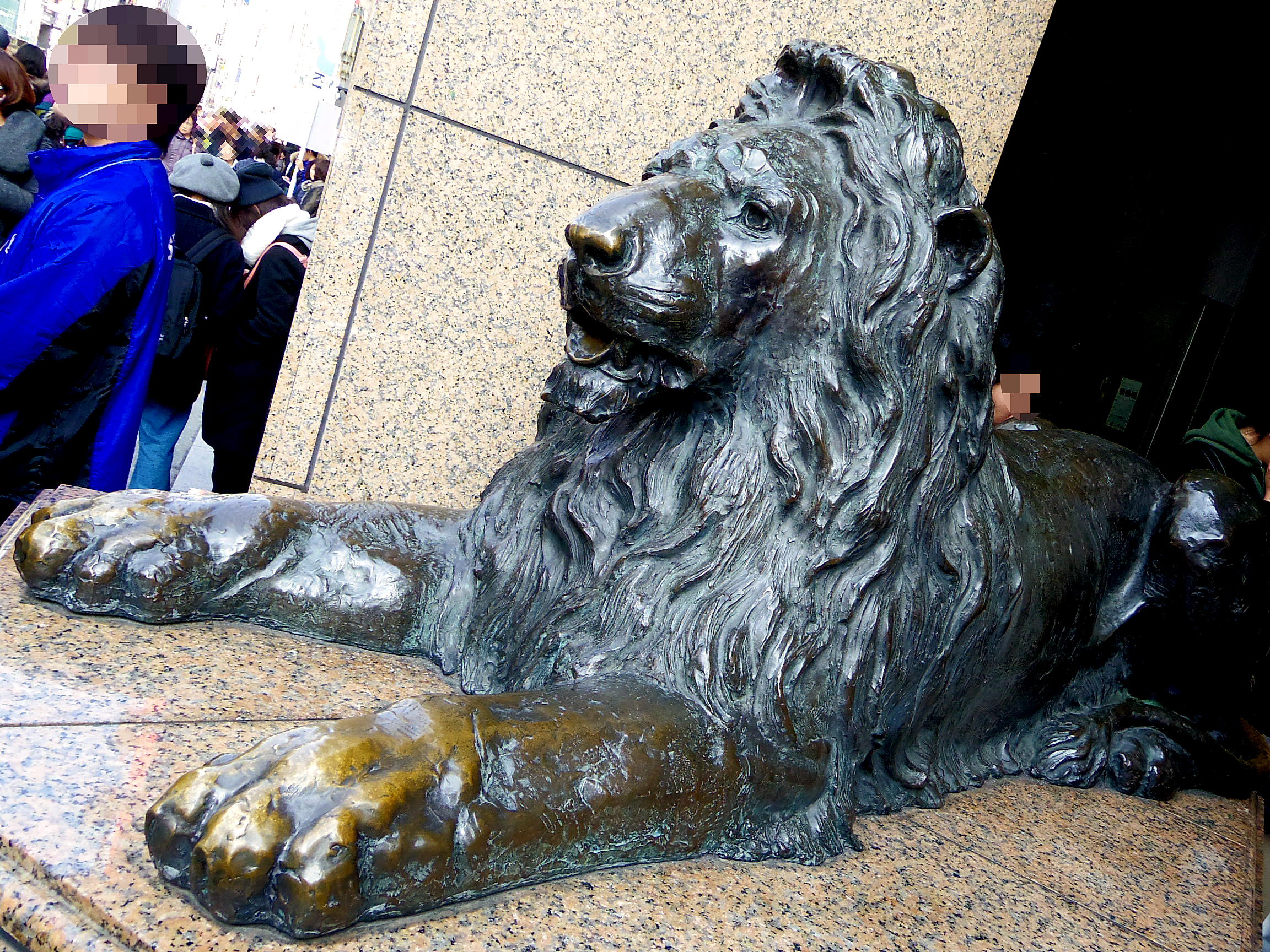 File Mitsukoshi Ginza Lion Jpg Wikimedia Commons