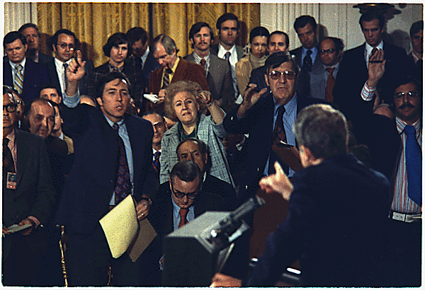 File:Nixon press October 1973.gif