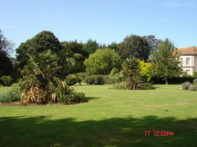 File:Old Rectory Gardens, Felpham (3) - geograph.org.uk - 241932.jpg