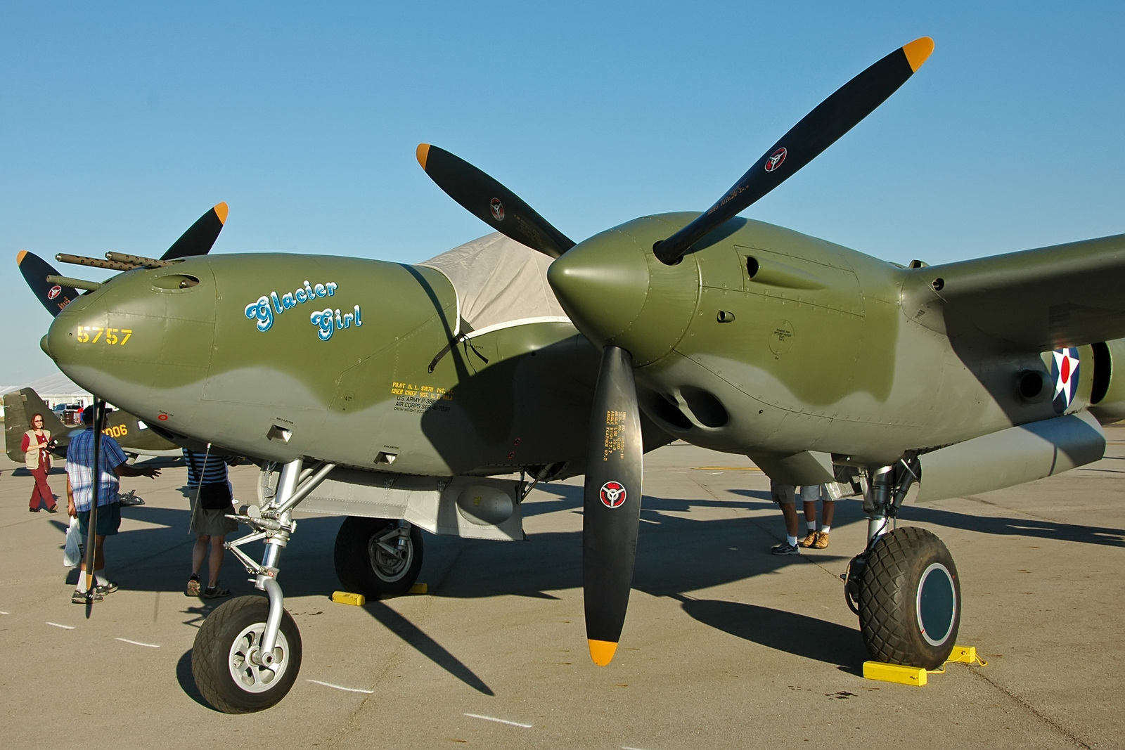 Lockheed P-38 Lightning P-38F_Lightning_Glacier_Girl