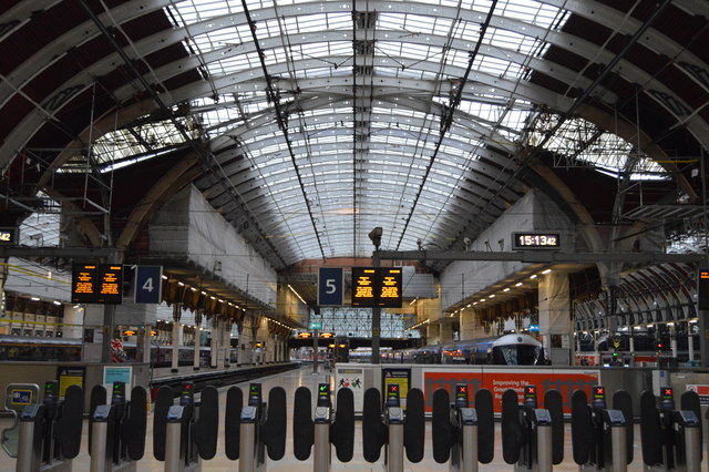 File:Paddington Station - geograph.org.uk - 4941959.jpg