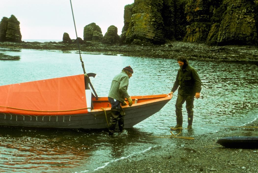 Boat jpg. Человек в лодке. Люди над катером. Boat people. Boat with people.