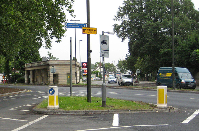 File:Queen's Road meets Lansdown Road - geograph.org.uk - 862975.jpg