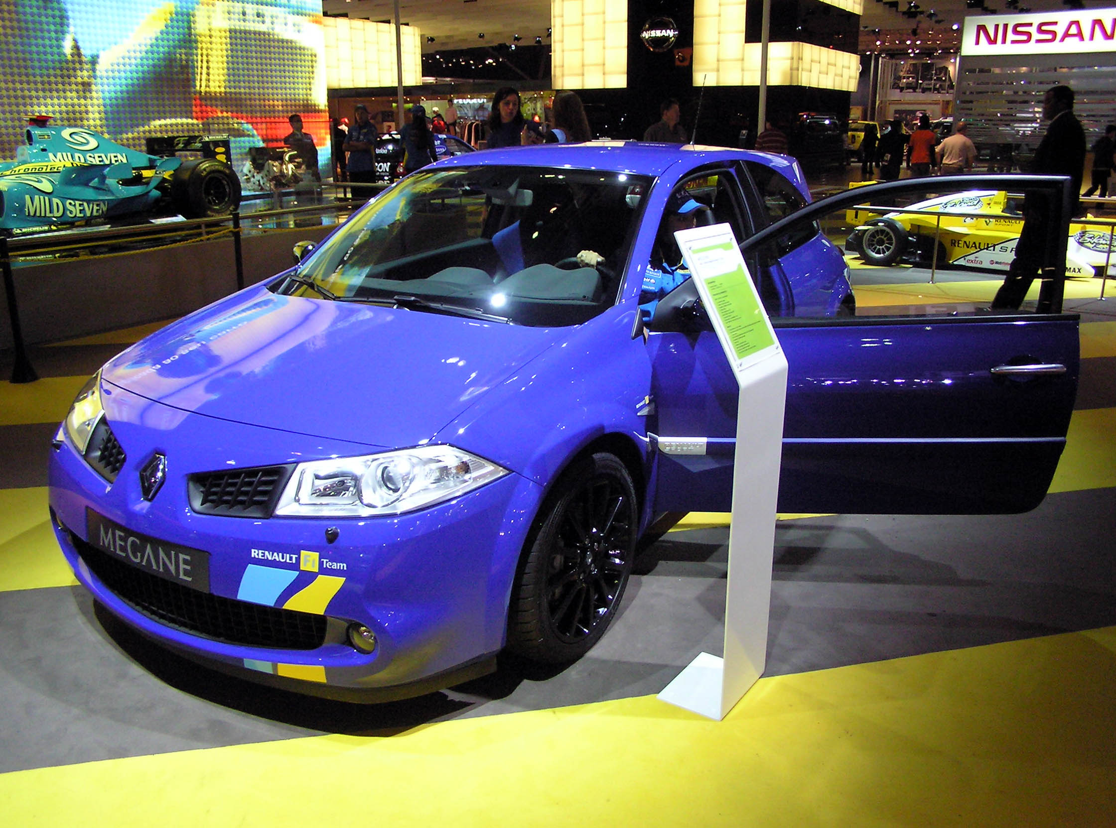 File:Renault Megane II Blue Front.jpg - Wikimedia Commons
