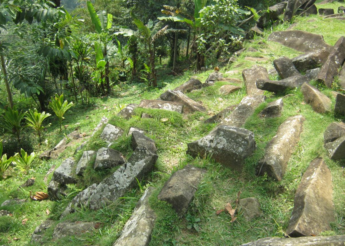 File Situs Megalitikum Gunung Padang Cianjur  panoramio 