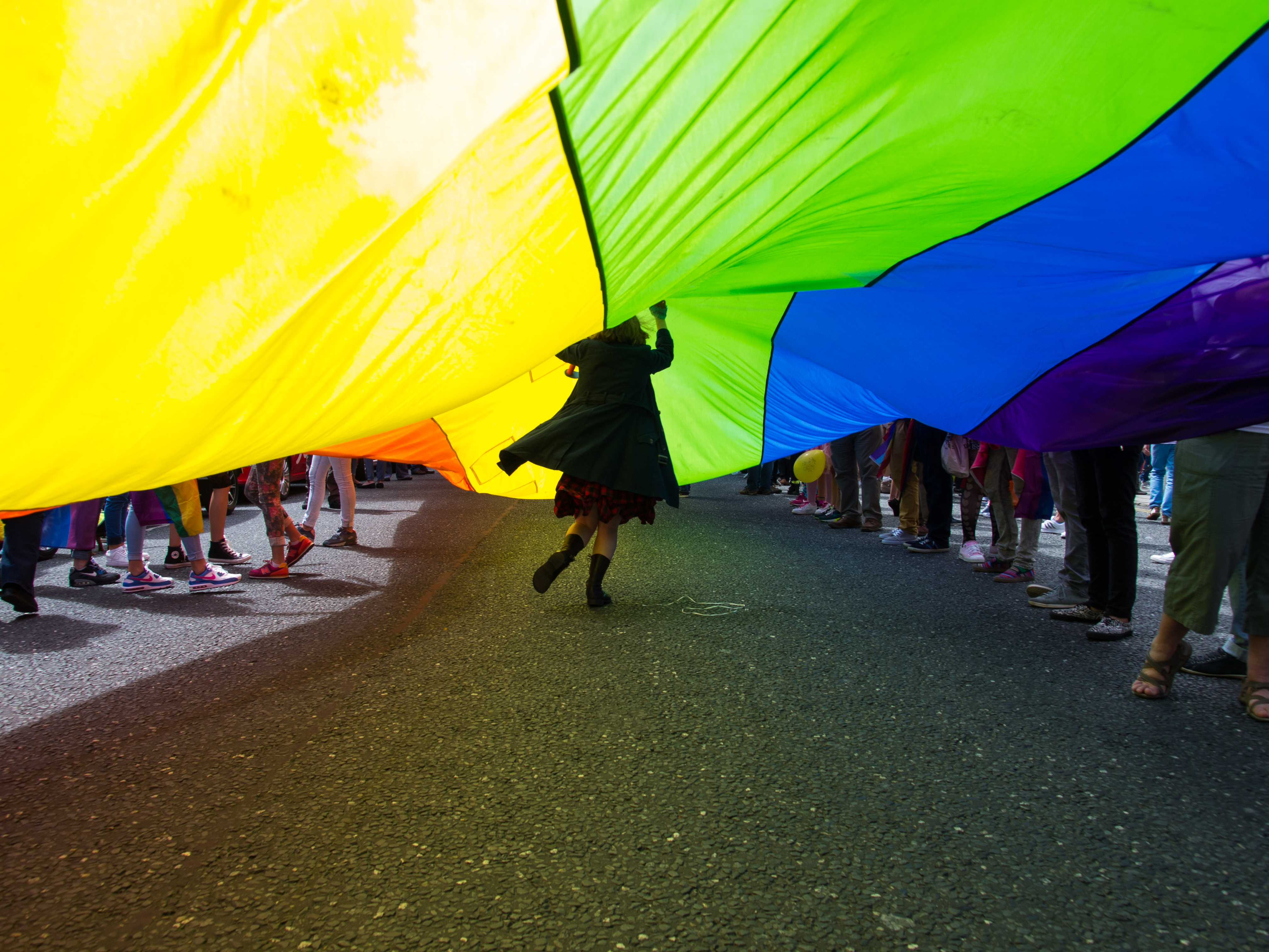 File:Supporting the Pride flag.jpg - Wikimedia Commons
