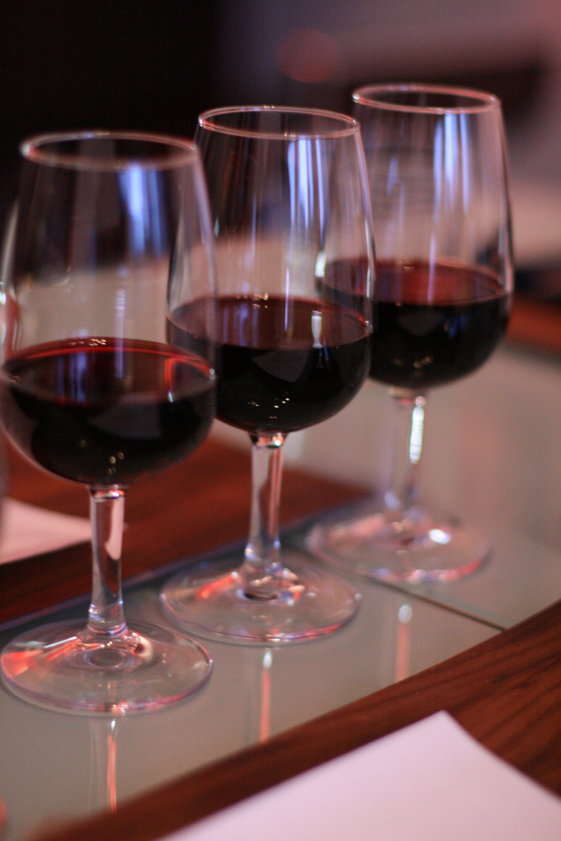 File:Red Wine Glass.jpg - Wikimedia Commons