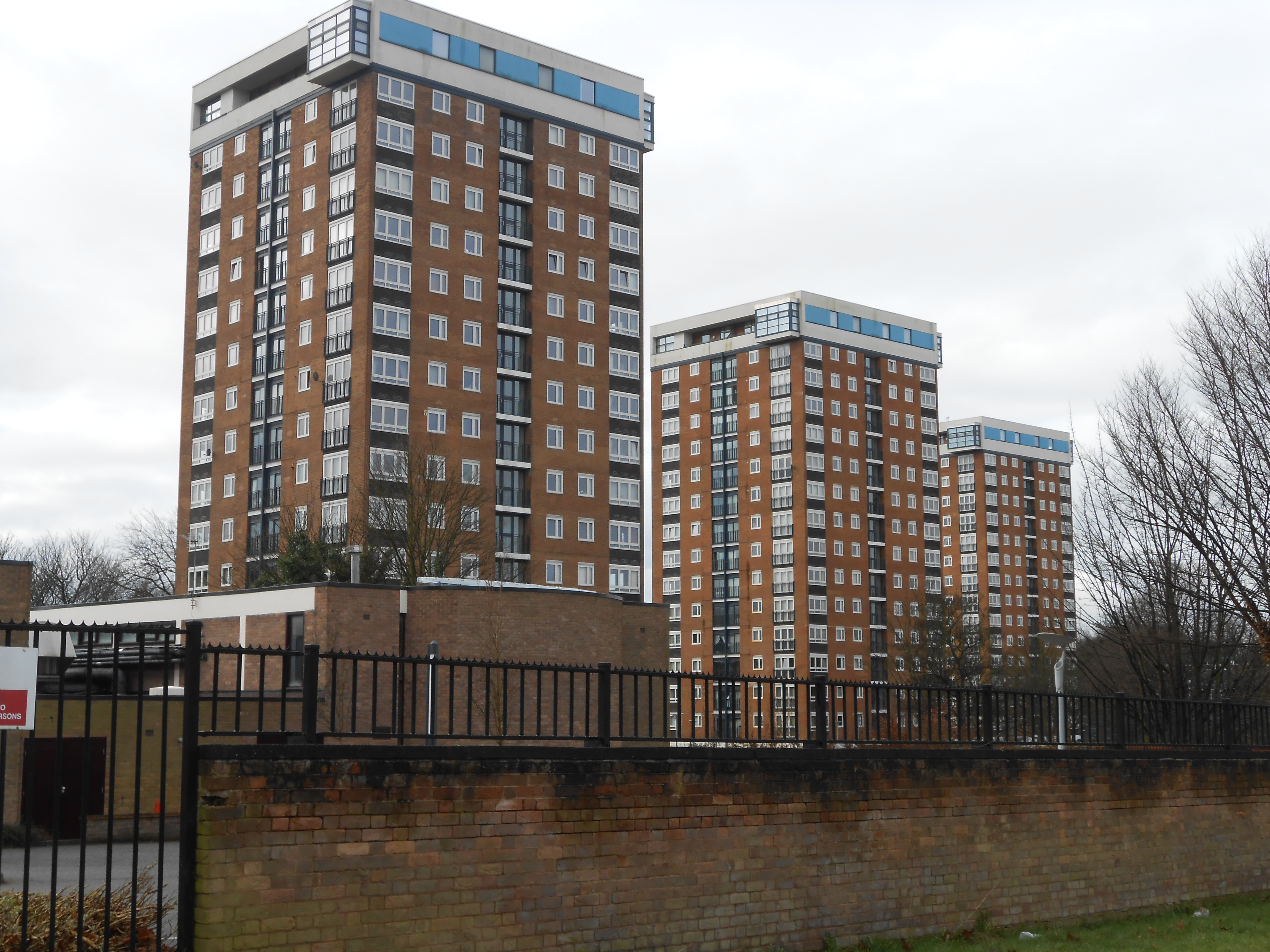 File:Tower blocks at Sefton Park, Liverpool.JPG - Wikimedia Commons4608 x 3456