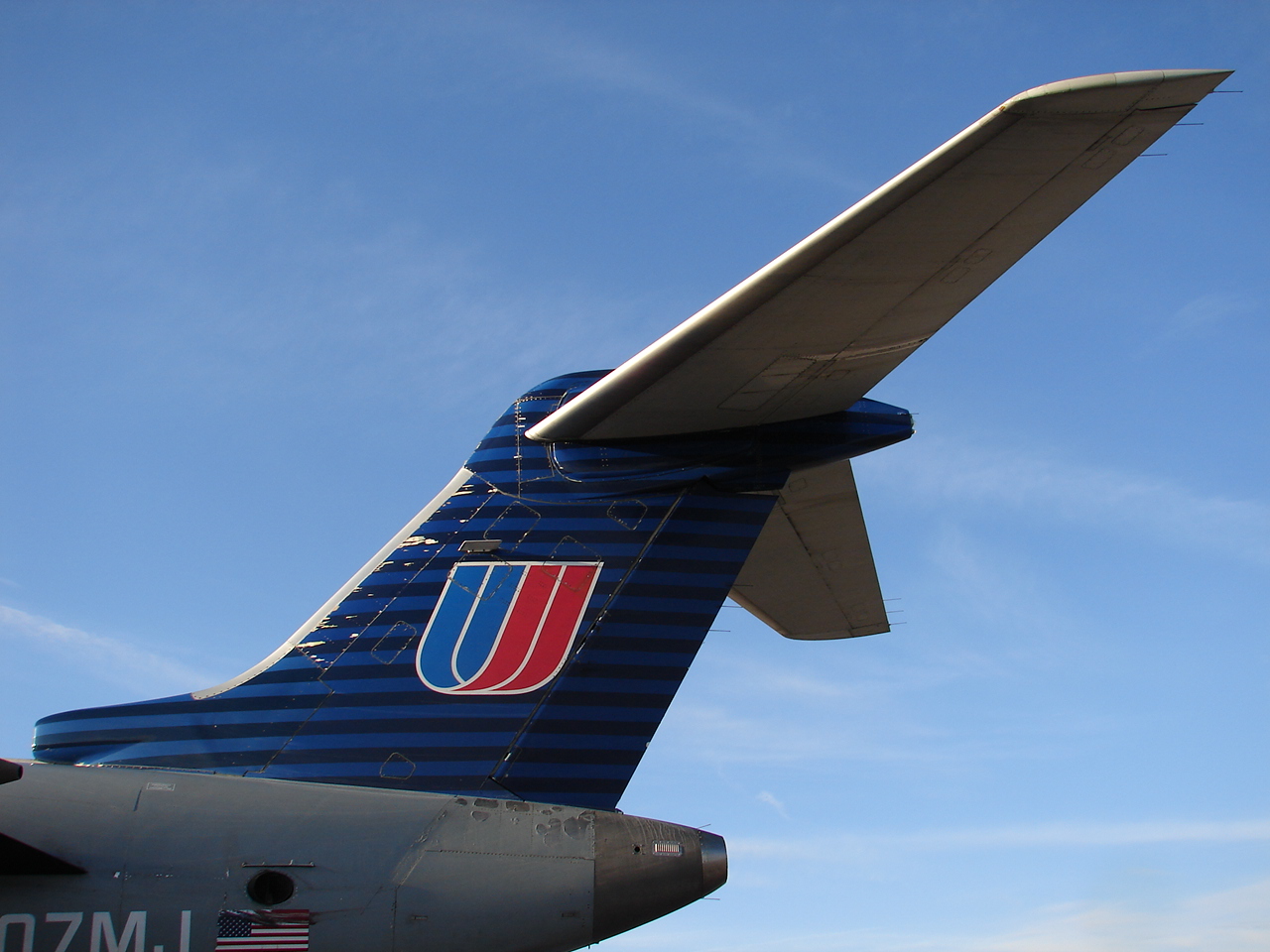 UNITED AIR LINES - battleship colors! (13230699694).jpg