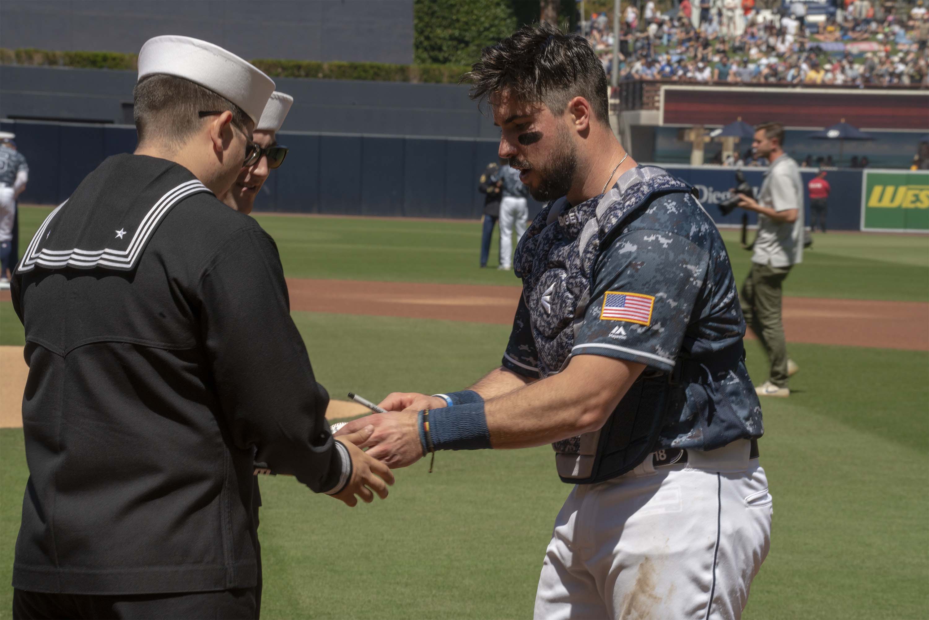 File:USS Bonhomme Richard (LHD 6) Sailors Visit San Diego Padres