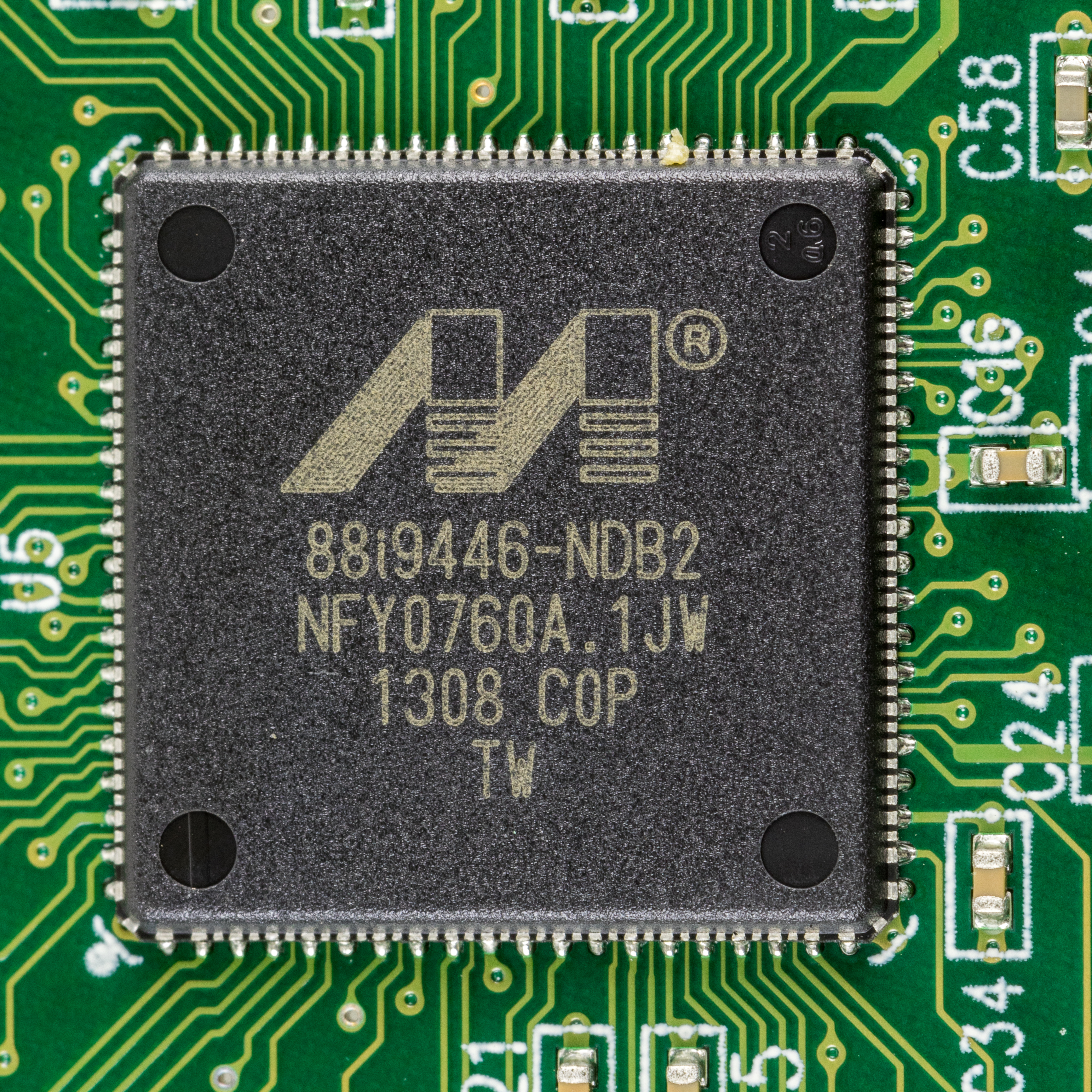 File:WD Blue WD5000LPVX - controller - Marvell 88i9446-NDB2-0179 