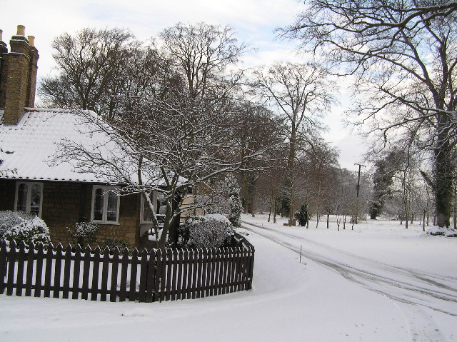 File:West Lodge to Longhills - geograph.org.uk - 17563.jpg