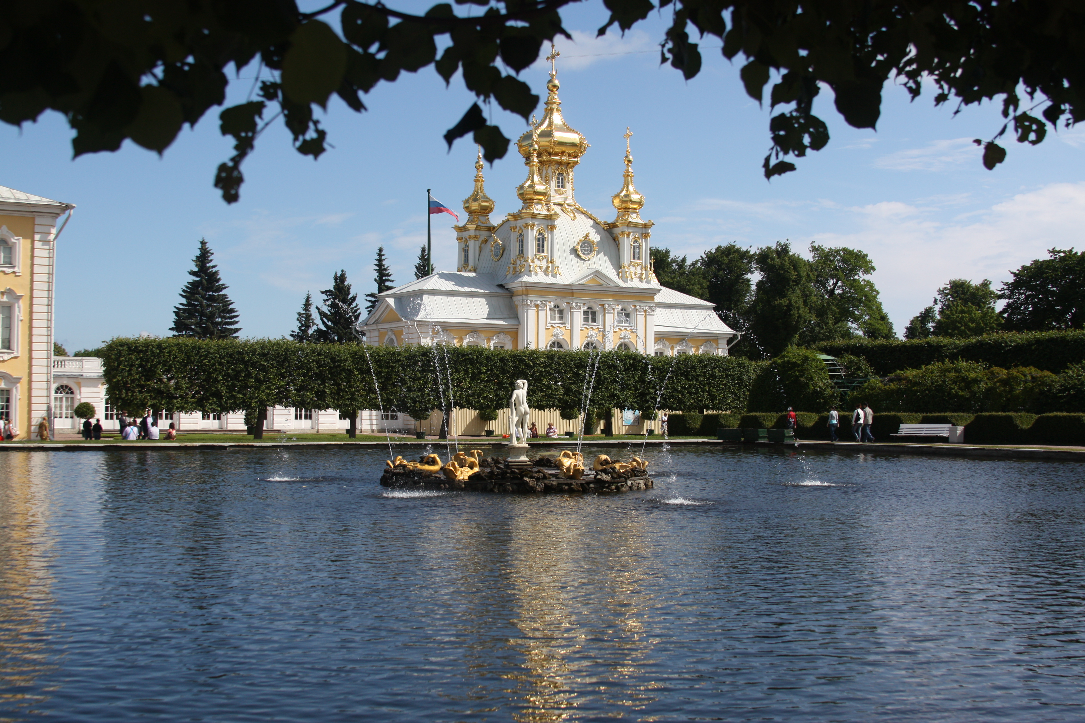 собор петра и павла в петергофе фото