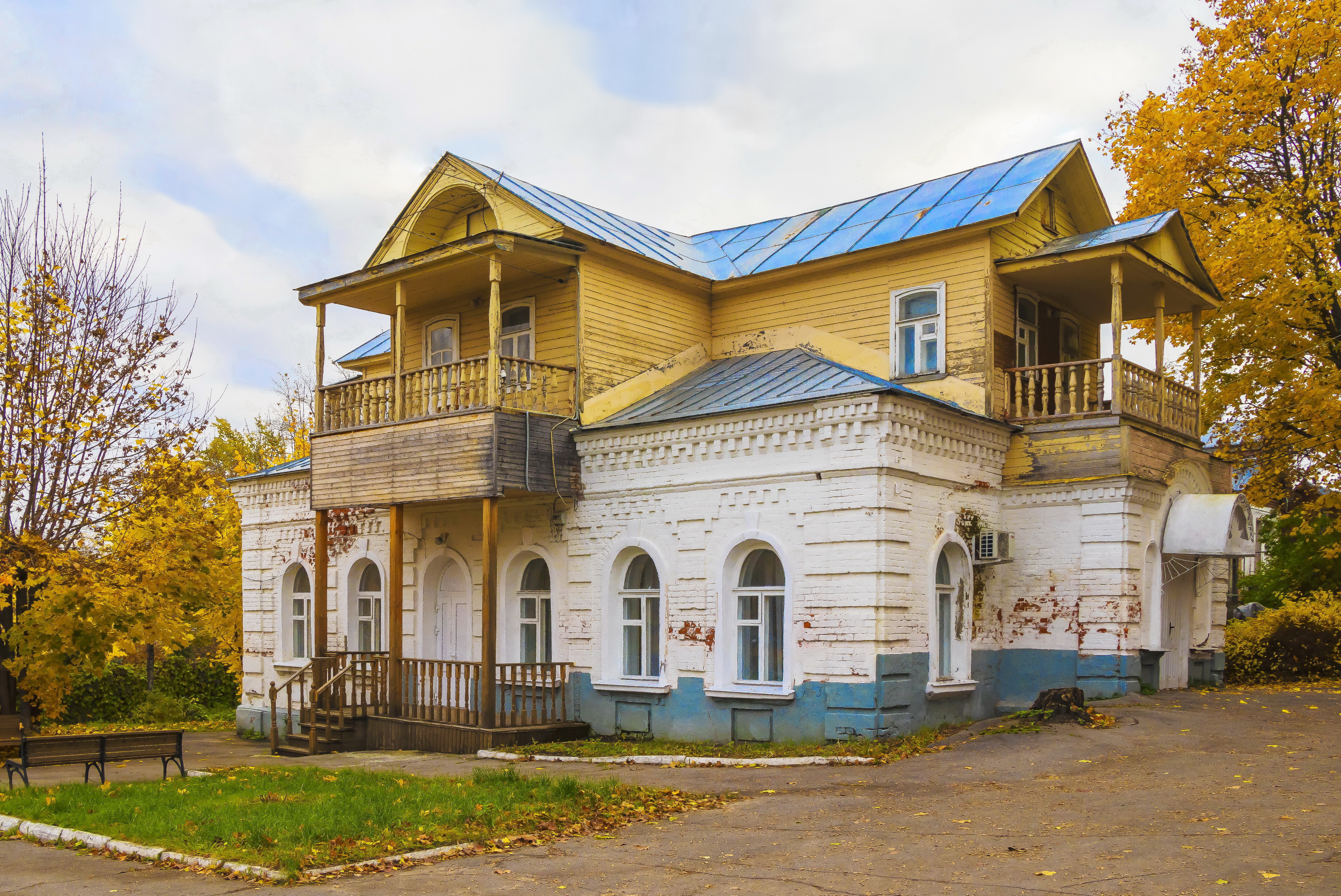 Дубовый плес наводнение. Дом купца Новожилова Плес. Дом Купцов Смирновых Плес. Музей древнерусской семьи в Плесе. Дом фабриканта Павлова Плес.