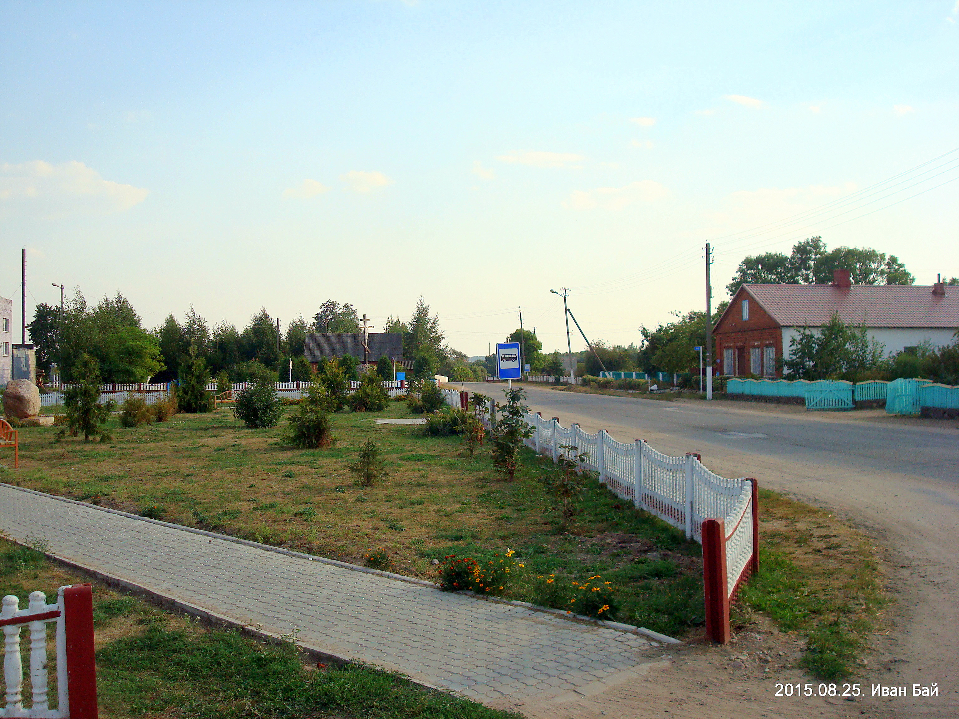 Погода лужки оренбургская область. Лужки Беларусь деревня. Деревня Лужки. Лужковская деревня. Выкса улица Лужки.