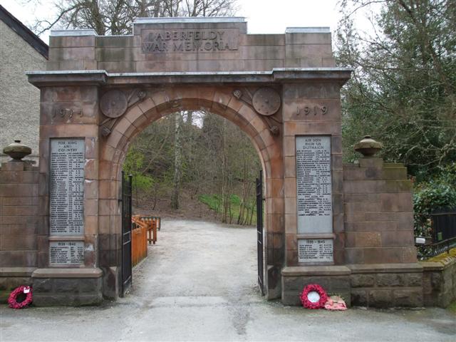 File:Aberfeldy War Memorial - geograph.org.uk - 776604.jpg