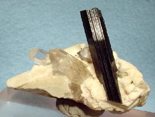 File:Arfvedsonite-Quartz-Feldspar-Group-132373.jpg