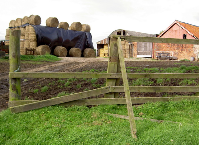 File:Bales at Manor Farm, Yapham - geograph.org.uk - 255541.jpg