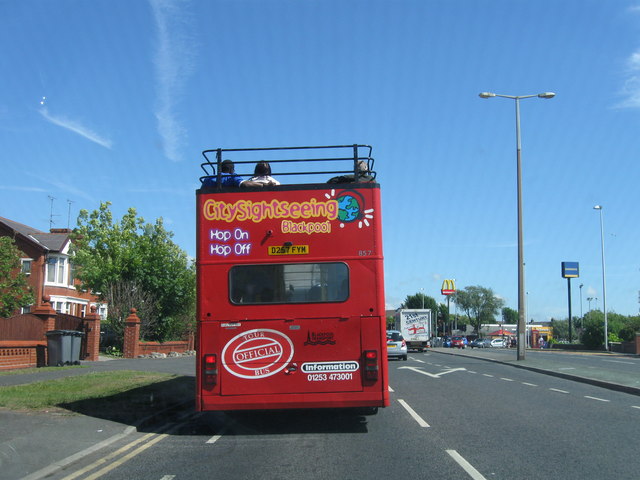 File:Blackpool Tour Bus, Preston New Road - geograph.org.uk - 1939244.jpg