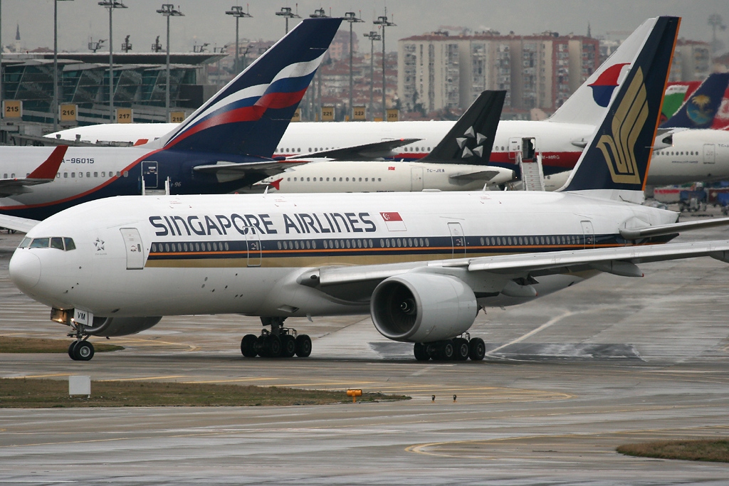 File:Boeing 777-212(ER), Singapore Airlines JP7297817.jpg 