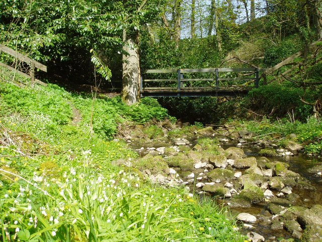 File:Bridge over Kinleith Burn - geograph.org.uk - 165168.jpg