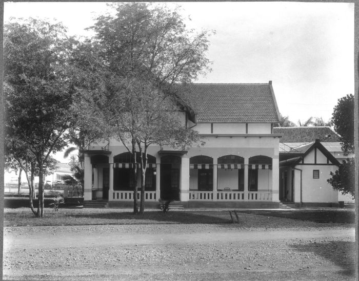 File:COLLECTIE TROPENMUSEUM Gastenverblijven van Hotel des Indes Batavia TMnr 60009083.jpg