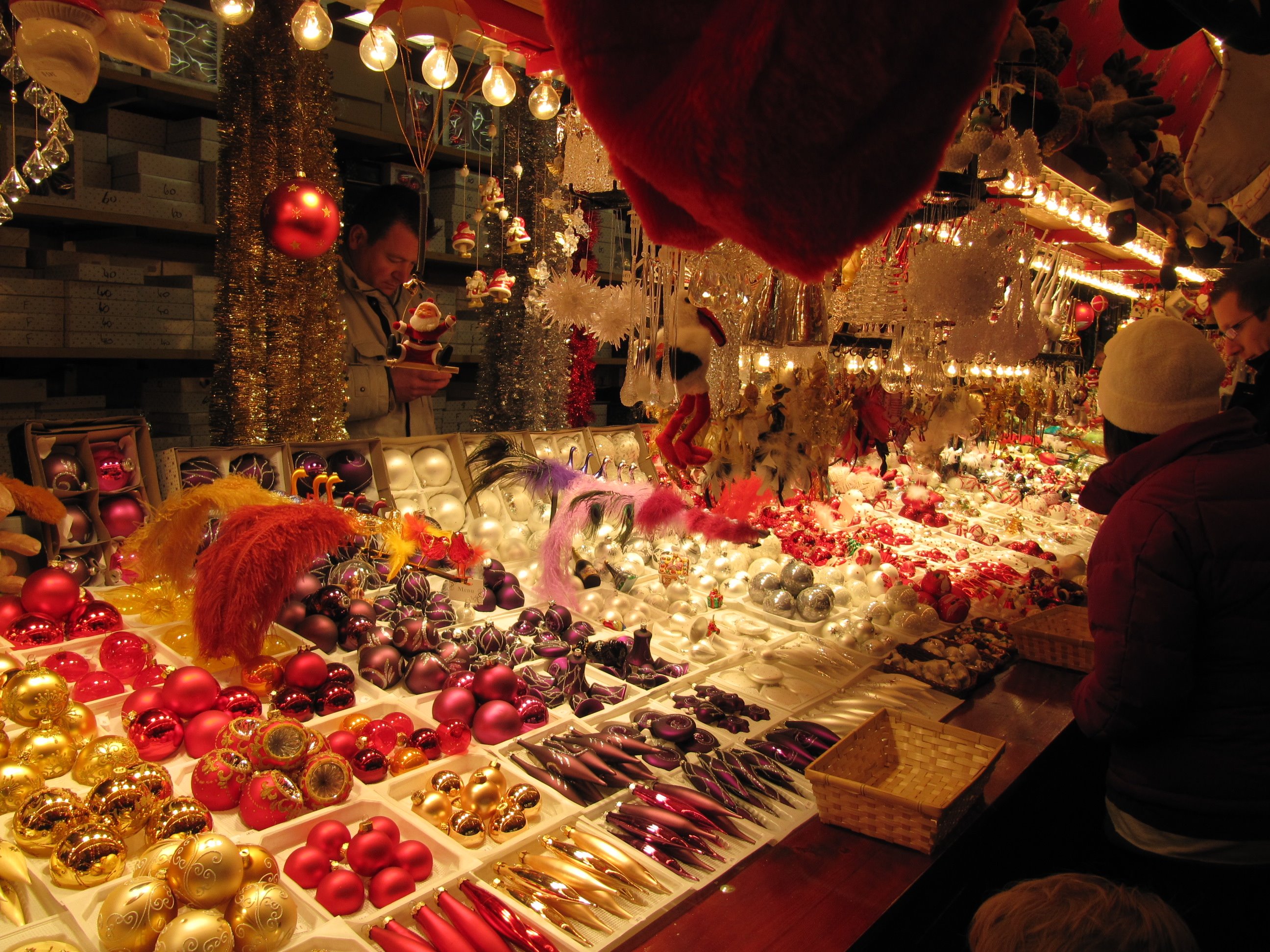 File:Christmas market, Strasbourg (5226808667).jpg 