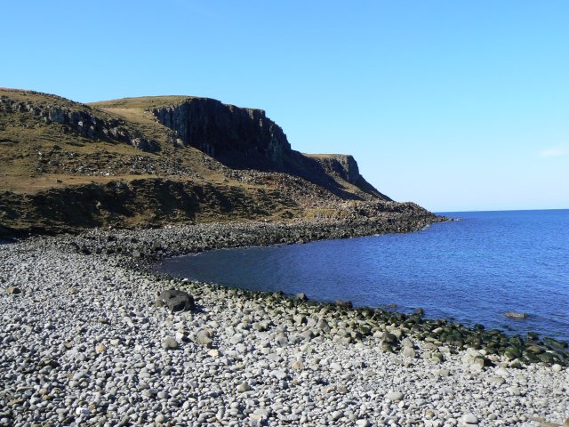 File:Cliffs above Camas Mor - geograph.org.uk - 779943.jpg