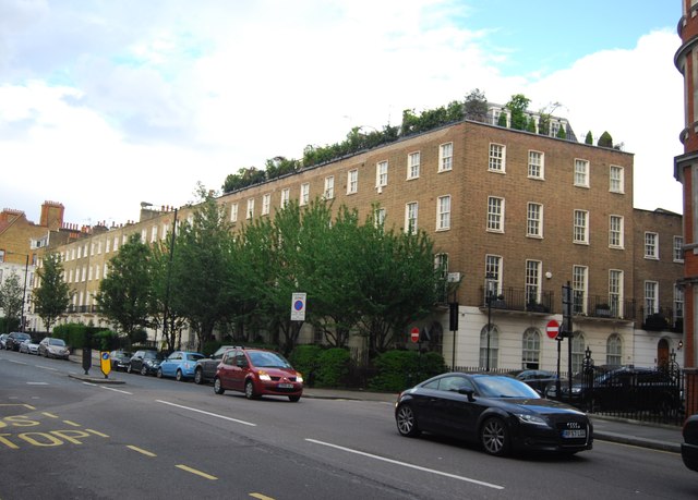 File:Cliveden Place - geograph.org.uk - 4194386.jpg