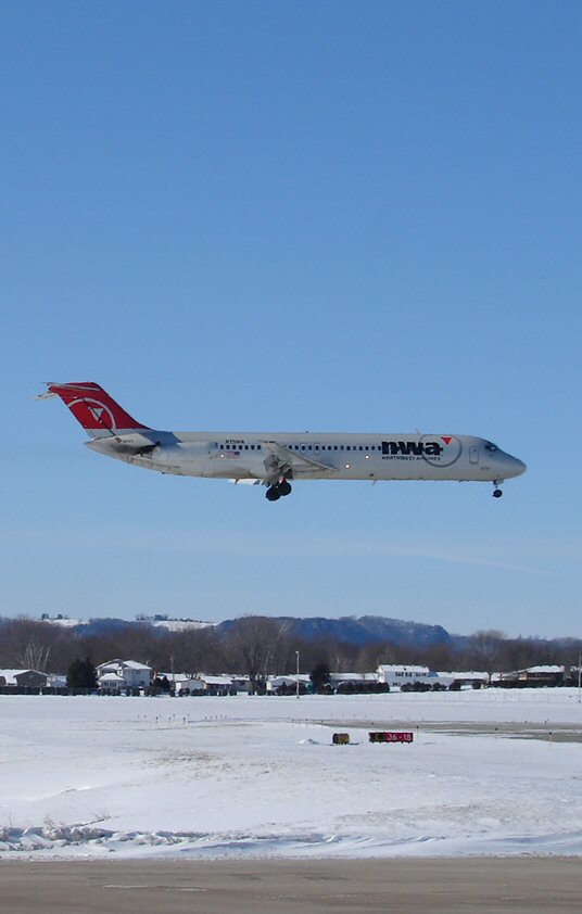 Douglas DC-9 (Northwest Airlines) (372896769).jpg