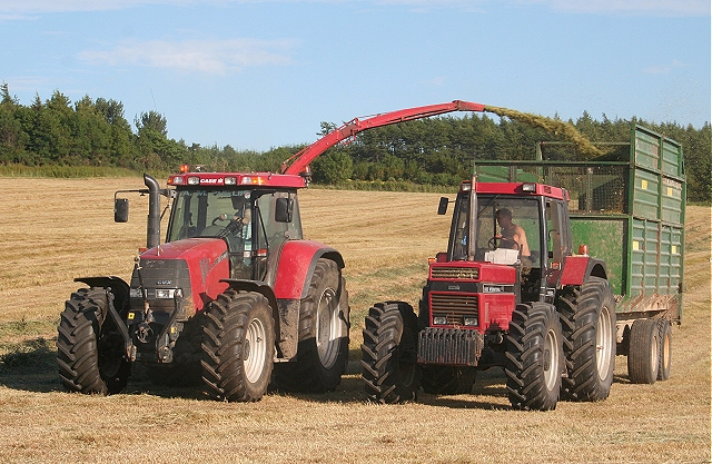 File:Formation Tractor Driving - geograph.org.uk - 204600.jpg